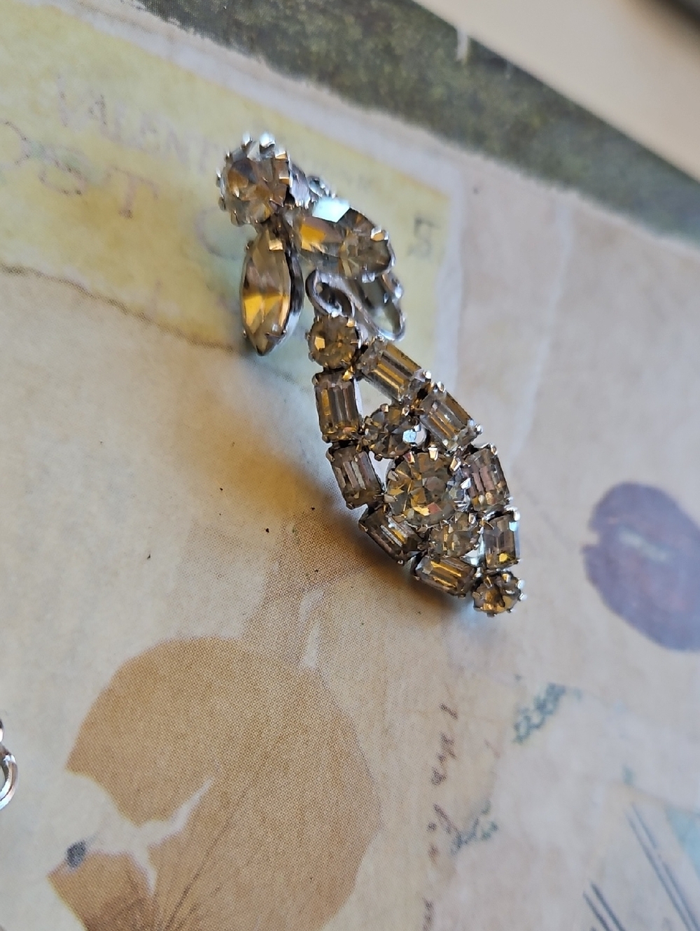 Vintage Drop Clear Rhinestone Earrings  Silver Tone Srew On - Picture 4 of 4